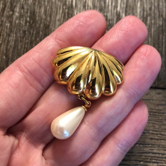 MARVELLA  Shell with Faux Pearl Drop Slide Pendant - Picture 7 of 12